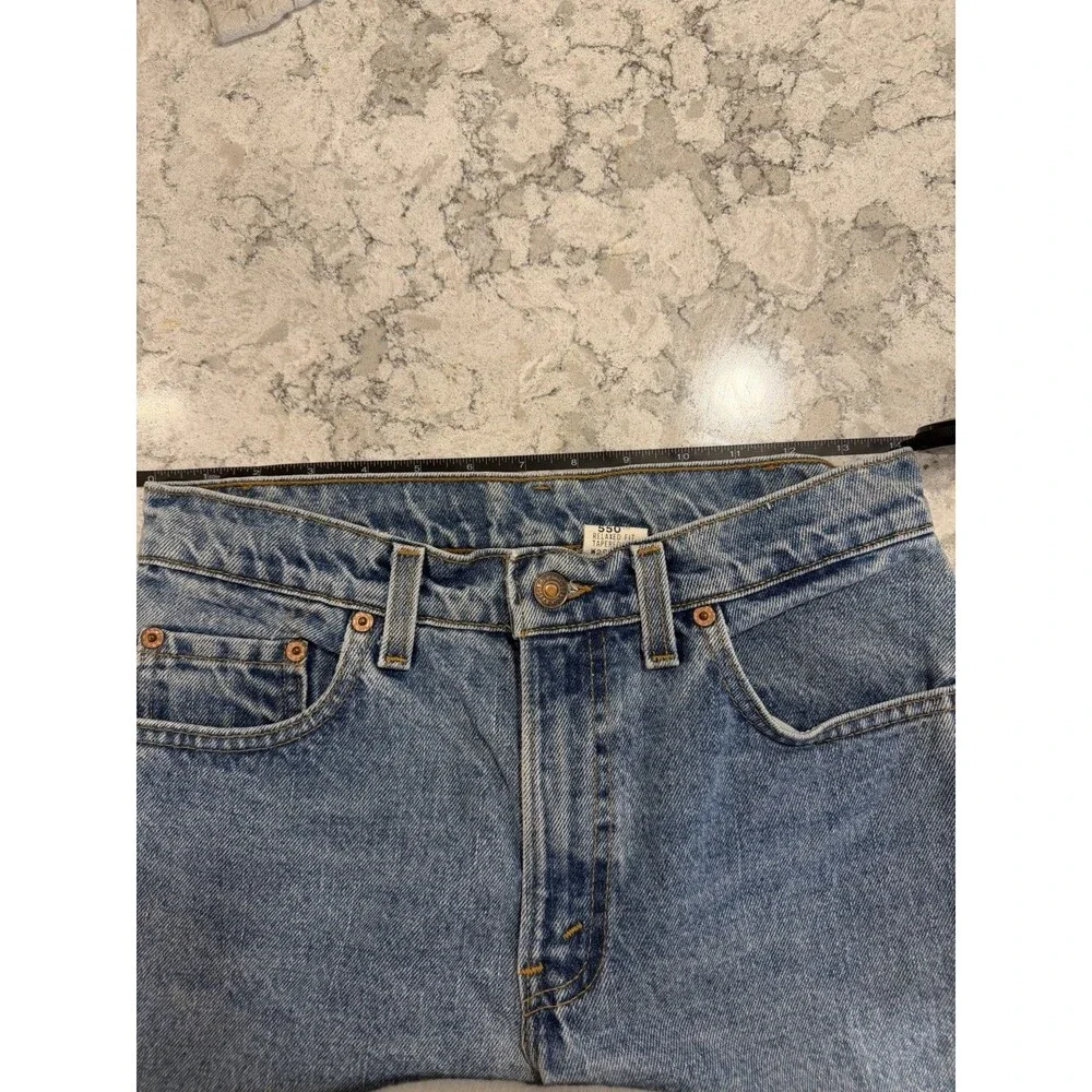 Vintage Levi's 550 Relaxed Fit Tapered Light Wash Blue Denim Jeans Mid Rise